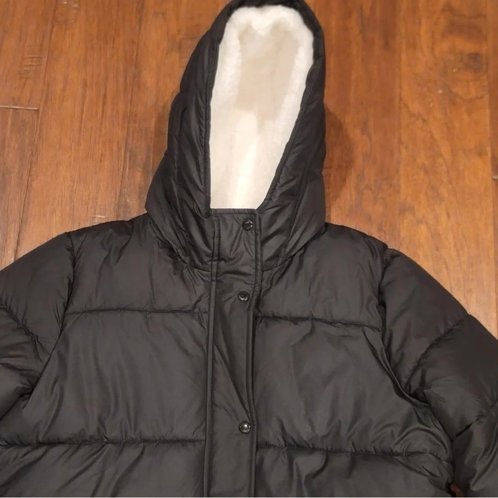 Hollister Black Puffer Jacket with Cream Lining - Picture 9 of 13